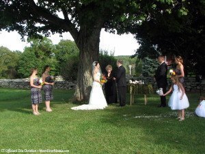 Laurie and Alan held their ceremony in the meadow at The Golden Lamb Buttery in Brooklyn CT